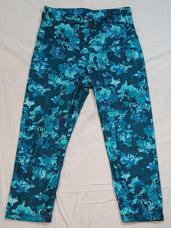Old Navy Pants - Old Navy Active/Capri Leggings/Womens M/Blue Camo Go Dry Compression Athleisure